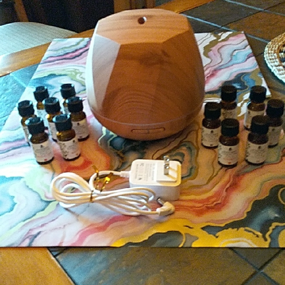 AROMATHERAPY Essential Oil Diffuser with 13 Oils LED Light Changing With Remote